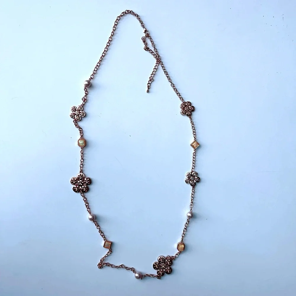 Famous brand Inspired flower and beads, pearls rose gold long necklace - Picture 4 of 5